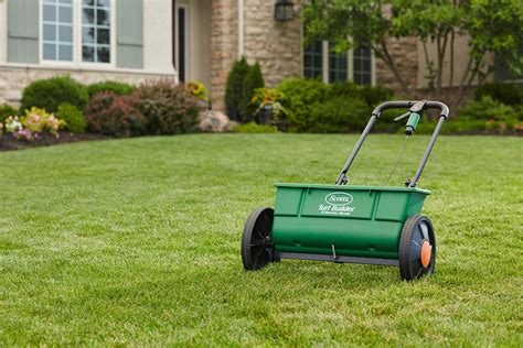 lawn fertilizer applicators